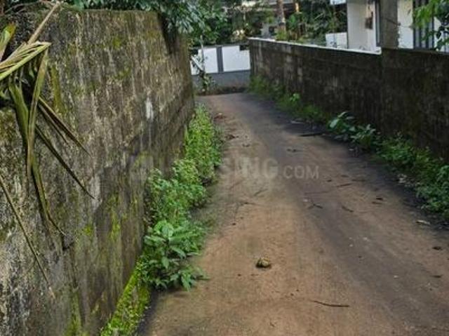 Residential Plot in Cheruvennur for resale Kozhikode. The reference number is 20948522