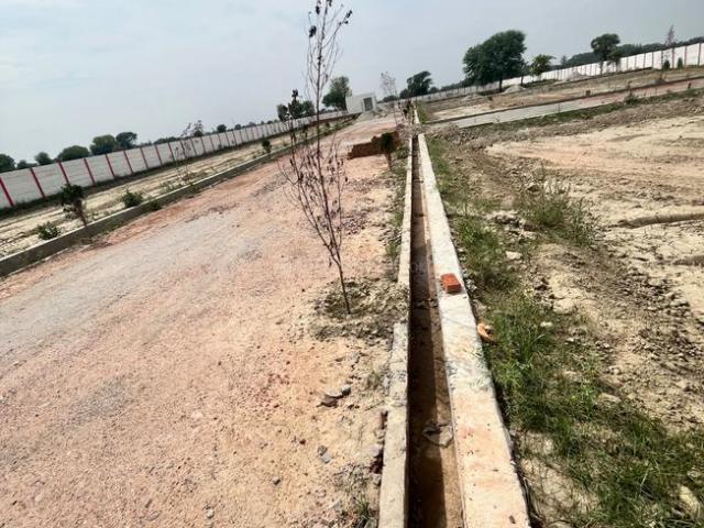 Residential Plot in Chhatikara for resale Vrindavan. The reference number is 19969373