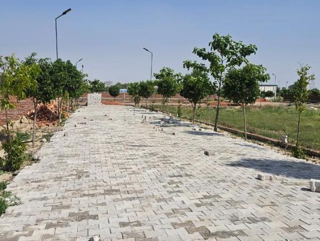 Residential Plot in Chhatikara for resale Vrindavan. The reference number is 20004252
