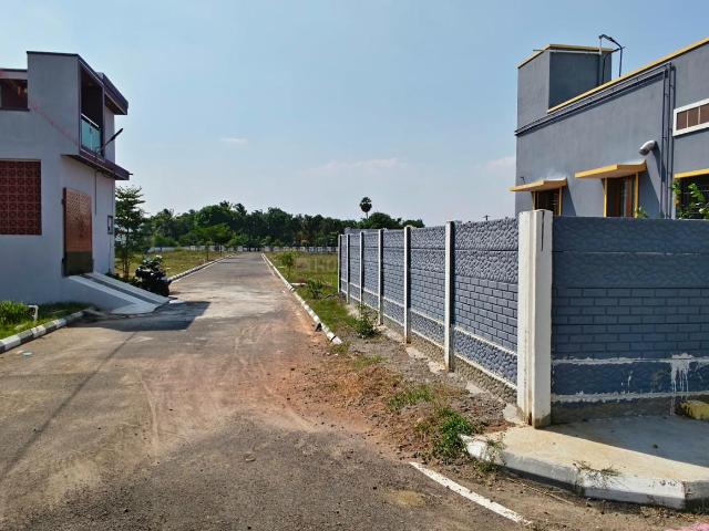 Residential Plot in Chinna Irumbedu for resale Chennai. The reference number is 21291512