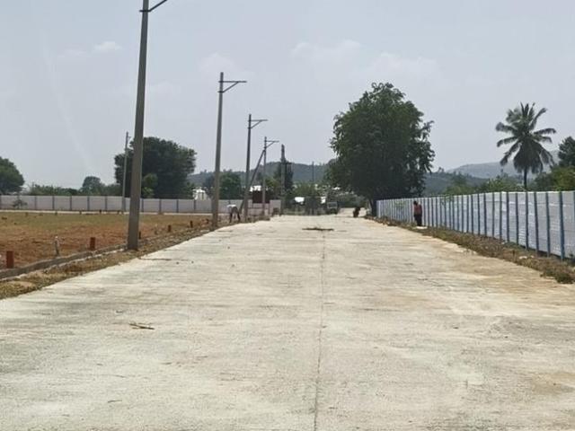 Residential Plot in Chikkaballapura Town for resale Chikballapur District. The reference number is 21247449