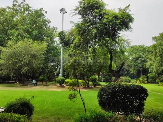 Residential Plot in Chittaranjan Park for resale New Delhi. The reference number is 20403972