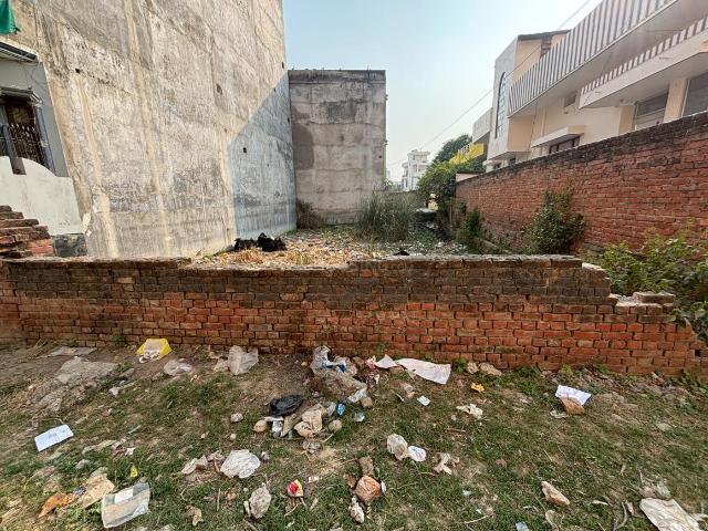 Residential Plot in Chitaipur for resale Varanasi. The reference number is 18996473