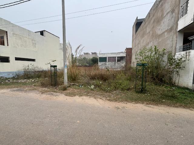 Residential Plot in Chitaipur for resale Varanasi. The reference number is 19162256