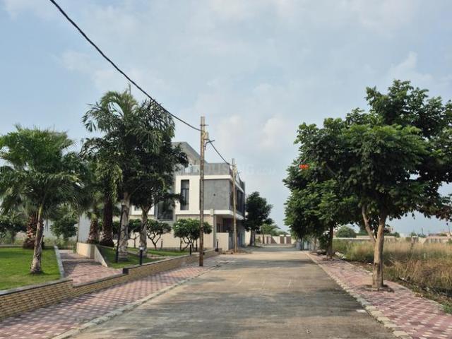 Residential Plot in County Walk Township for resale Indore. The reference number is 18494608