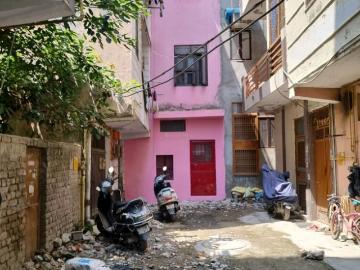 Residential Plot in Dwarka Mor for resale New Delhi. The reference number is 20239784