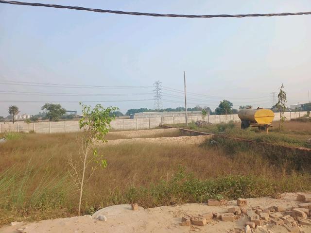 Residential Plot in Dadri for resale Greater Noida. The reference number is 20550499