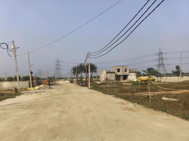 Residential Plot in Dadri for resale Greater Noida. The reference number is 20550409