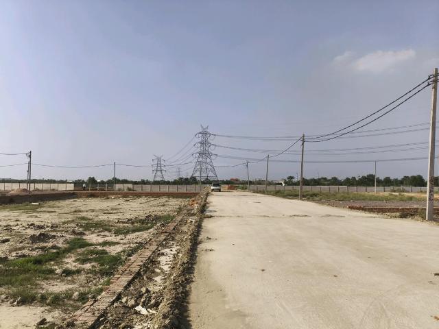 Residential Plot in Dadri for resale Greater Noida. The reference number is 20536303