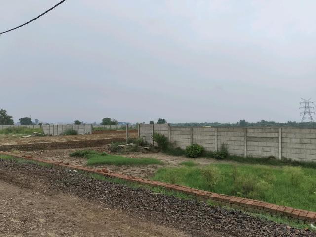 Residential Plot in Dadri for resale Greater Noida. The reference number is 20736112