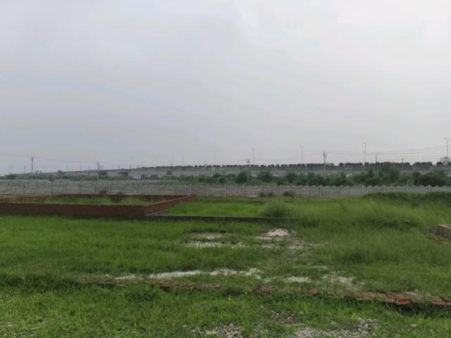 Residential Plot in Dadri for resale Greater Noida. The reference number is 20994234