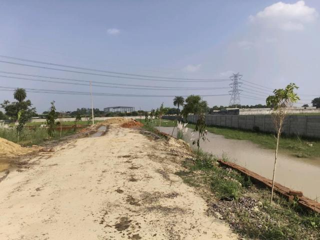 Residential Plot in Dadri for resale Greater Noida. The reference number is 21070156