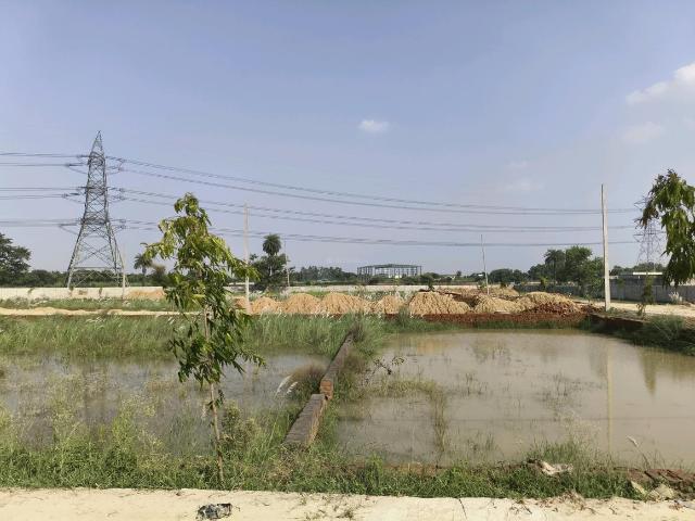 Residential Plot in Dadri for resale Greater Noida. The reference number is 21070160