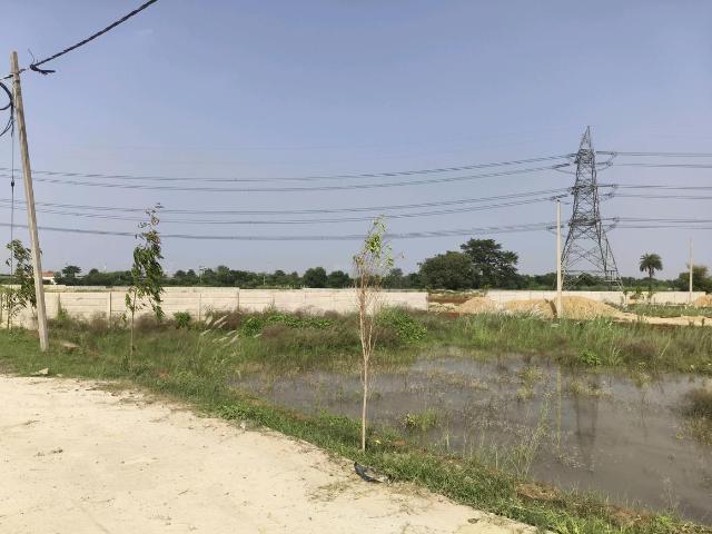 Residential Plot in Dadri for resale Greater Noida. The reference number is 21070162