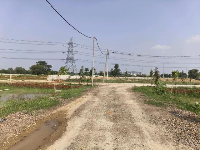 Residential Plot in Dadri for resale Greater Noida. The reference number is 21070172