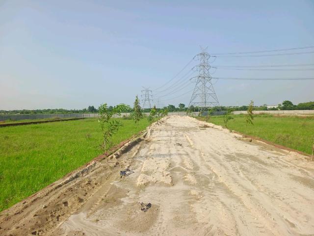 Residential Plot in Dadri for resale Greater Noida. The reference number is 21070444