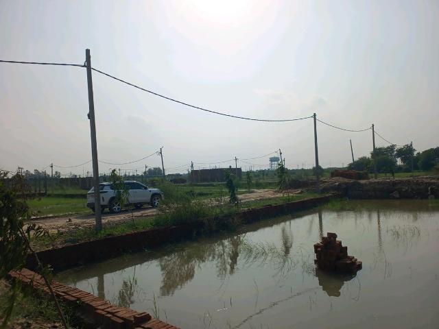 Residential Plot in Dadri for resale Greater Noida. The reference number is 21070464