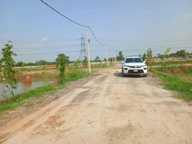Residential Plot in Dadri for resale Greater Noida. The reference number is 21070493