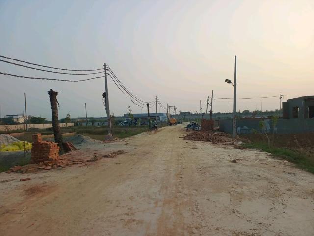 Residential Plot in Dadri for resale Greater Noida. The reference number is 21285585