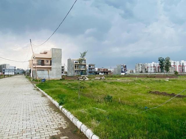 Residential Plot in Dhakoli for resale Zirakpur. The reference number is 20891740