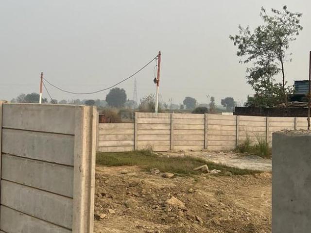 Residential Plot in Dhakoli for resale Zirakpur. The reference number is 20939535