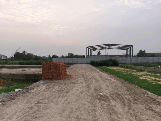Residential Plot in Dhoom Manikpur for resale Greater Noida. The reference number is 17640171