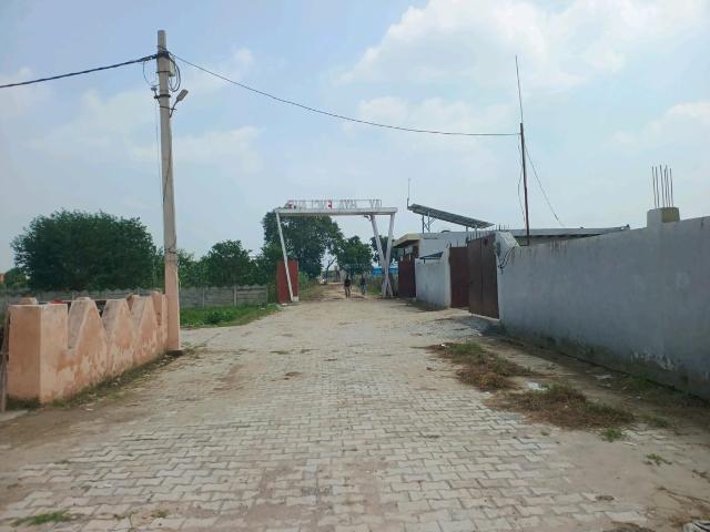 Residential Plot in Dhoom Manikpur for resale Greater Noida. The reference number is 21070507
