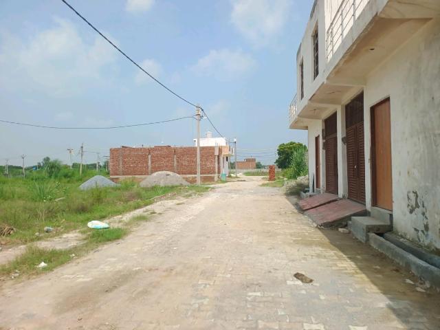 Residential Plot in Dhoom Manikpur for resale Greater Noida. The reference number is 21070641