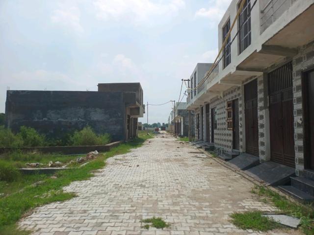 Residential Plot in Dhoom Manikpur for resale Greater Noida. The reference number is 21070698