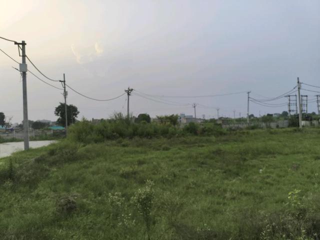 Residential Plot in Dhoom Manikpur for resale Greater Noida. The reference number is 21104304