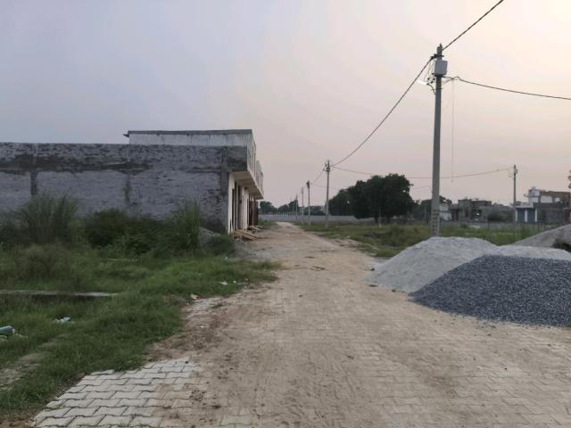 Residential Plot in Dhoom Manikpur for resale Greater Noida. The reference number is 21104409