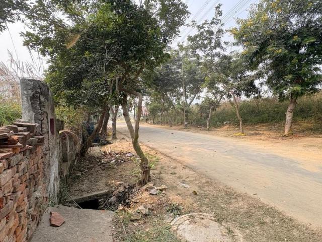 Residential Plot in Eta I for resale Greater Noida. The reference number is 20815126