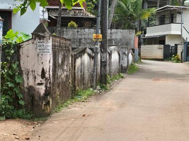 Residential Plot in Eranhippalam for resale Kozhikode. The reference number is 21110038