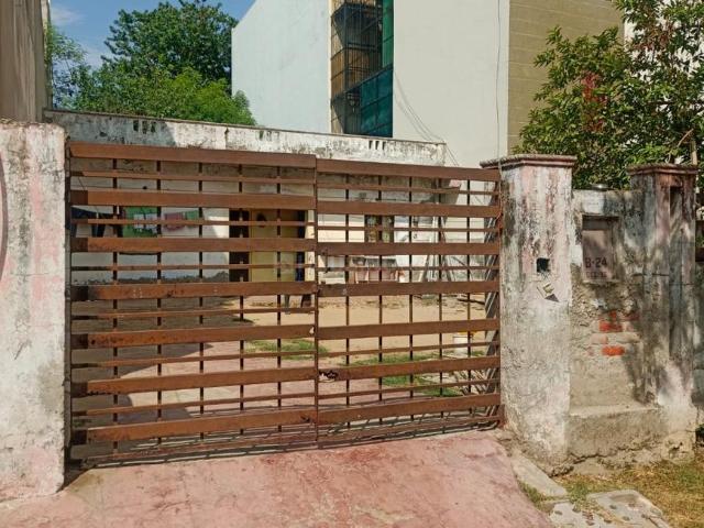 Residential Plot in Gamma II for resale Greater Noida. The reference number is 20817219