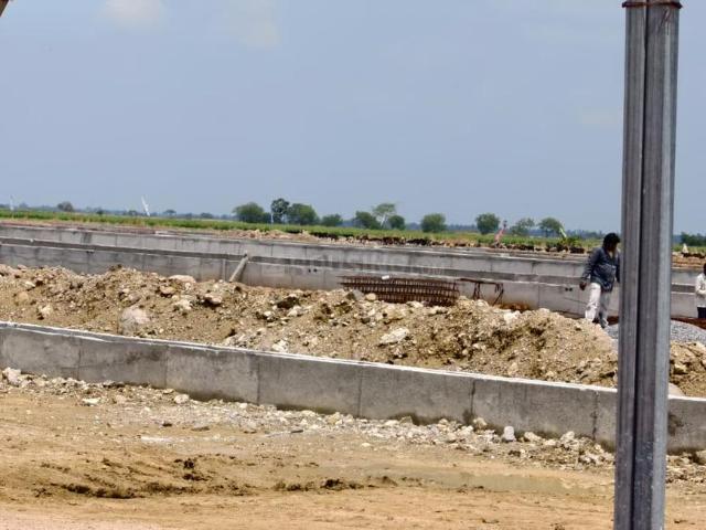 Residential Plot in Gannavaram for resale Krishna. The reference number is 19812243