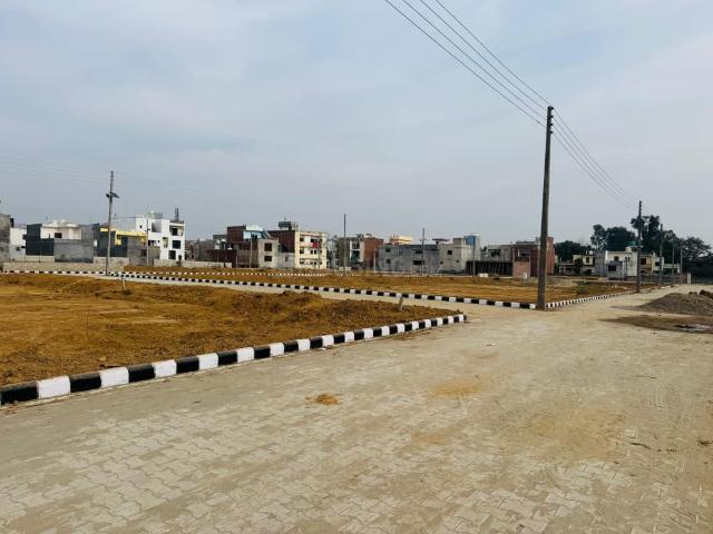 Residential Plot in Gazipur for resale Zirakpur. The reference number is 18298769