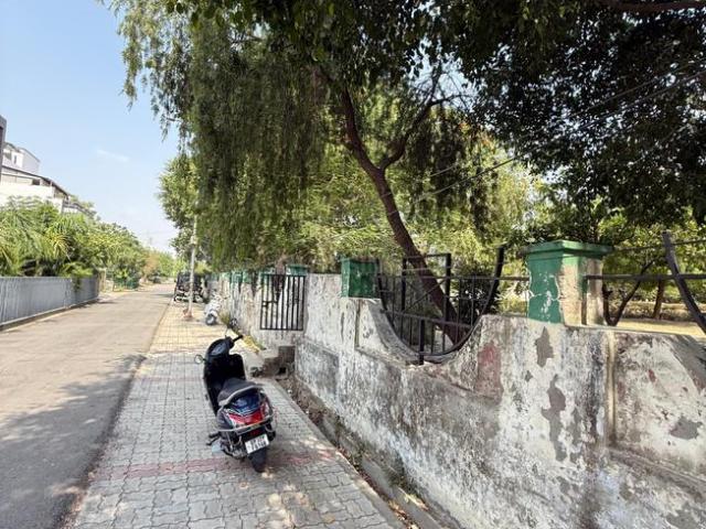 Residential Plot in Gomti Nagar Extension for resale Lucknow. The reference number is 20536369