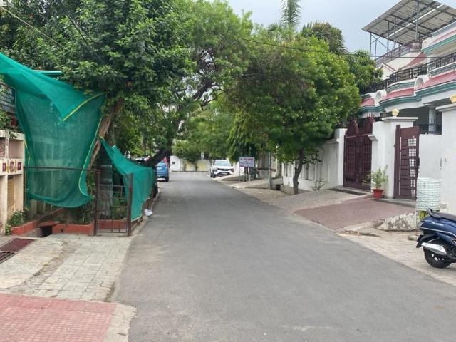 Residential Plot in Gomti Nagar for resale Lucknow. The reference number is 20624685