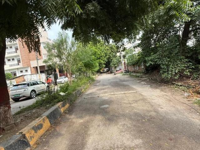 Residential Plot in Gomti Nagar for resale Lucknow. The reference number is 21329985