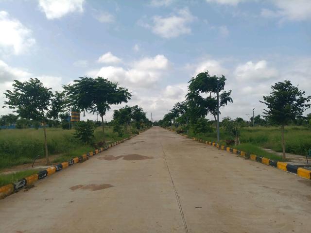 Residential Plot in Isnapur for resale Sangareddy. The reference number is 21004639