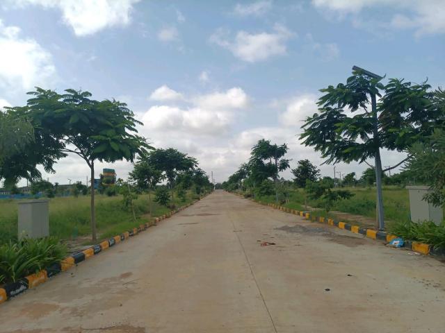Residential Plot in Isnapur for resale Sangareddy. The reference number is 21004643
