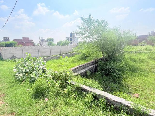 Residential Plot in Jait for resale Vrindavan. The reference number is 20862147