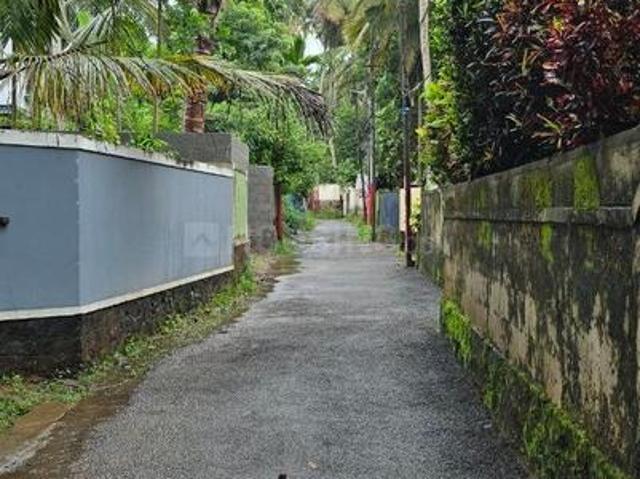 Residential Plot in Kunduparampa for resale Kozhikode. The reference number is 20458020