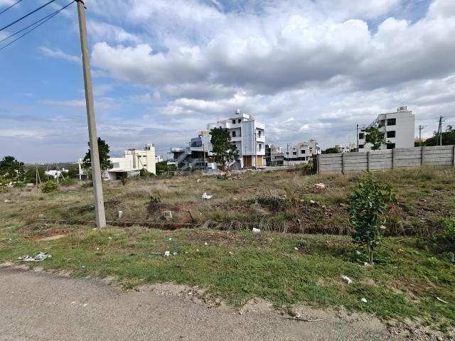 Residential Plot in Kuppedada for resale Mysore. The reference number is 21039102