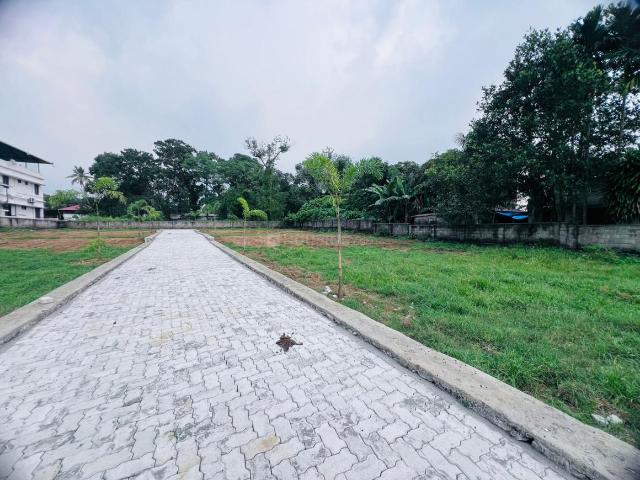 Residential Plot in Kakkanad for resale Kochi. The reference number is 19000164