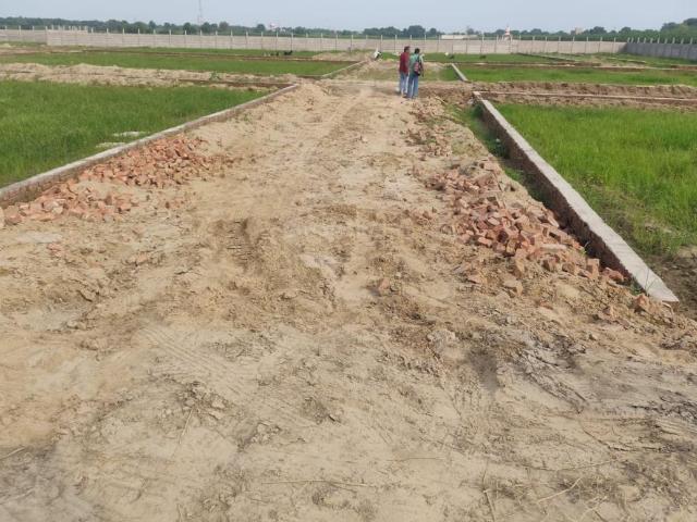 Residential Plot in Kasna Village for resale Greater Noida. The reference number is 21212388