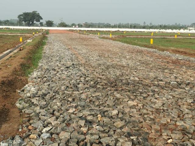 Residential Plot in Kapuluppada for resale Visakhapatnam. The reference number is 18982996