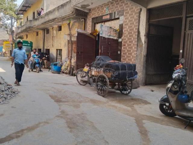 Residential Plot in Karawal Nagar for resale New Delhi. The reference number is 20855219