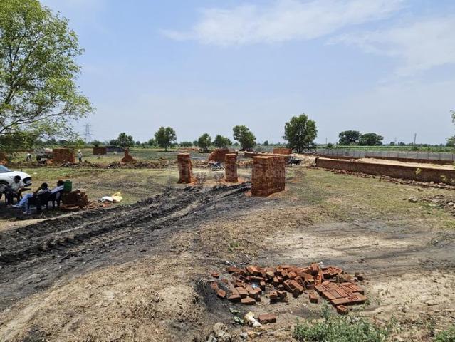 Residential Plot in Lal Kuan for resale Ghaziabad. The reference number is 20719422