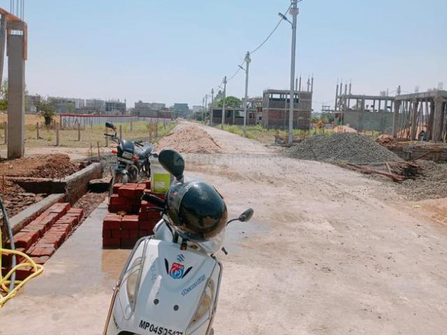 Residential Plot in Lambakheda for resale Bhopal. The reference number is 20127330